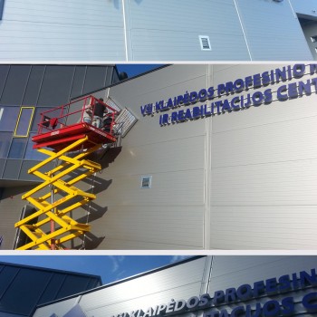 Iškabų gamyba: Klaipedos mokymo centro iškaba. Tūrinės raides su LED (iš metalo)